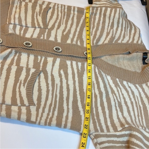 Janice apparel cardigan - Picture 7 of 9